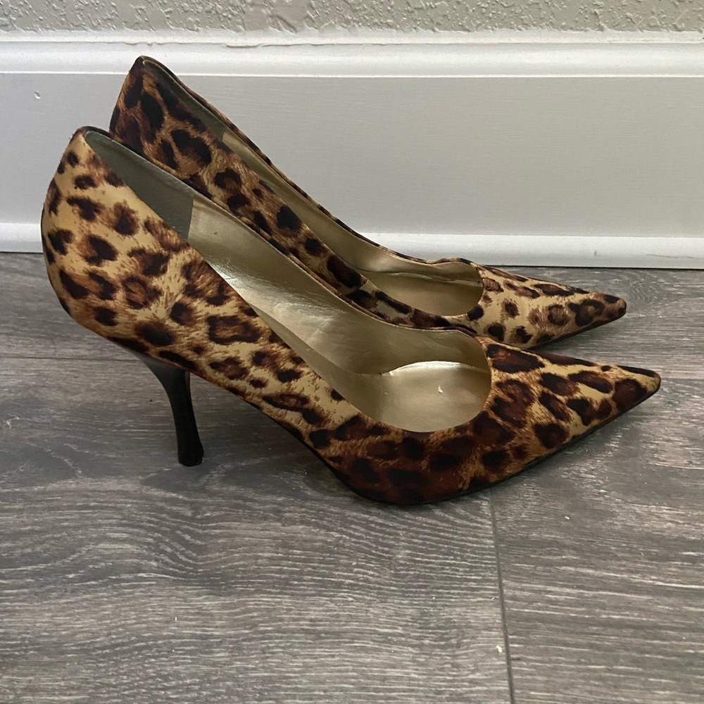 Guess Animal Print Pointed Toes 4” High Heels Women’s Size 9